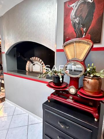 Grande maison en pierre avec piscine intérieure