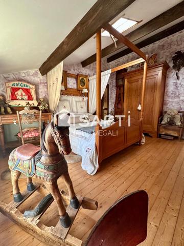 Grande maison en pierre avec piscine intérieure