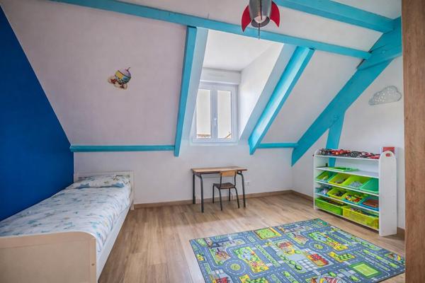 Maison à SARGE-LES-LE-MANS, 72190 - 6 pièces 154m²