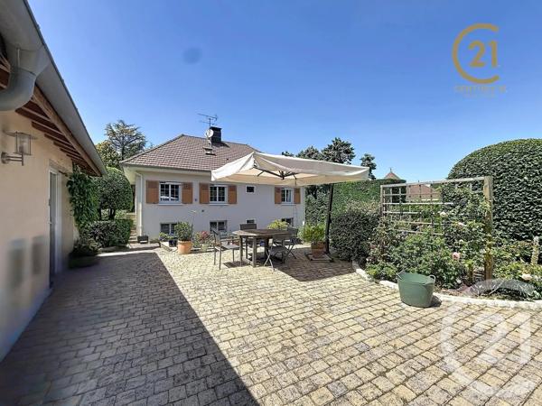 Maison à vendre  5 pièces - 213 m 2   VOURLES  - 69