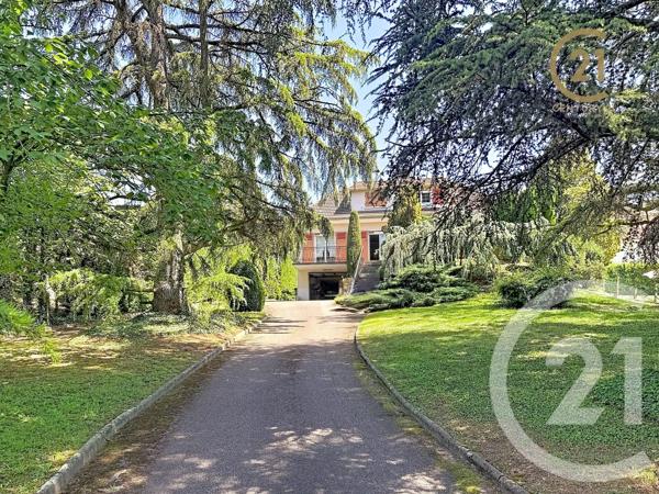 Maison à vendre  5 pièces - 213 m 2   VOURLES  - 69