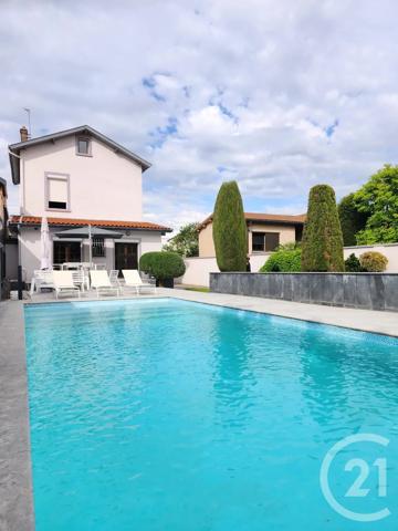 Maison à vendre  5 pièces - 213 m 2   VOURLES  - 69