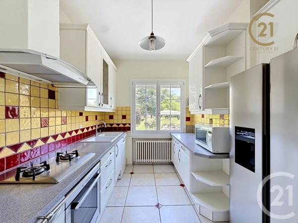 Maison à vendre  5 pièces - 213 m 2   VOURLES  - 69