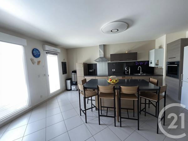 Appartement à vendre  3 pièces - 67 m 2   VENISSIEUX  - 69