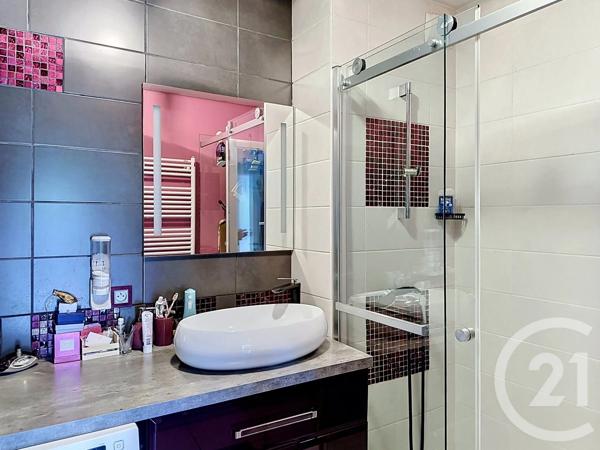 Appartement à vendre  3 pièces - 67 m 2   VENISSIEUX  - 69