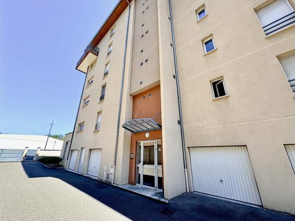 Appartement
         2 pièces
        - 57 m² 139 000 € *