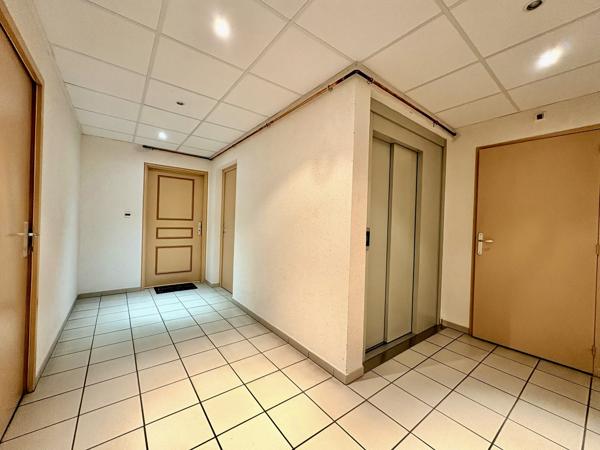 Appartement
         2 pièces
        - 57 m² 139 000 € *