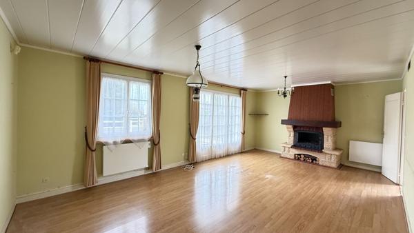 NOAILLES A 10 Minutes, Maison 6 pièces, Séjour double, Cuisine, 4 chambres, Salle de bains, Garages, Jardin.