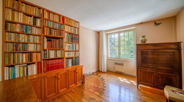 Maison
                                                                                                                                                                                                                                                                                                                        7 pièce(s)                                                                                                                                                                                                          4 chambre(s)                                                                                                                                                                                                          173  m²