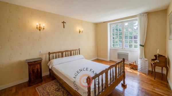 Maison
                                                                                                                                                                                                                                                                                                                        7 pièce(s)                                                                                                                                                                                                          4 chambre(s)                                                                                                                                                                                                          173  m²