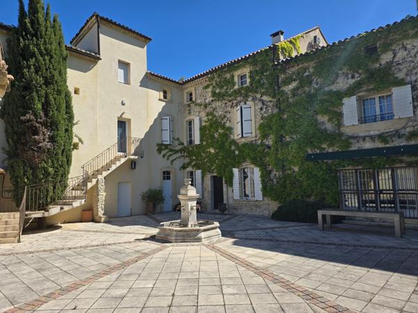 Propriete
                                                                                                                                                                                                                                                                                                                        35 pièce(s)                                                                                                                                                                                                          25 chambre(s)                                                                                                                                                                                                          1091  m²