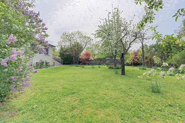 Maison Saint Germain En Laye 6 pièce(s) 186 m2 €1 095 000 ** - Référence 17969