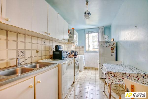 Le Chesnay Redingote Appartement 6 pièces de 123 m² situé au 1er étage avec ascenseur, terrasse et box €635 000 ** - Référence 25956