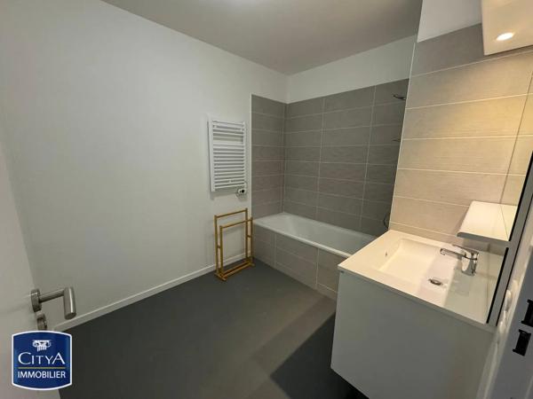 Appartement à louer 3 pièces 69.86m² Pau (64000)
