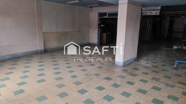 500 m2 de surface, grande avec vitrine