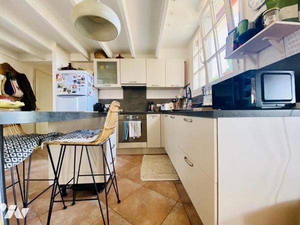 Appartement T3 de 85,50 m² carrez en plein de cœur de Castries avec vue imprenable