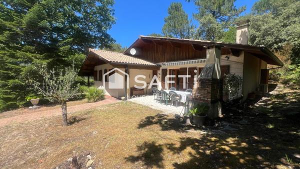 Dans un environnement paisible, cette maison de plain-pied est idéalement située à quelques centaines de mètres du lac.