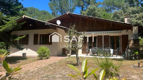 Dans un environnement paisible, cette maison de plain-pied est idéalement située à quelques centaines de mètres du lac.