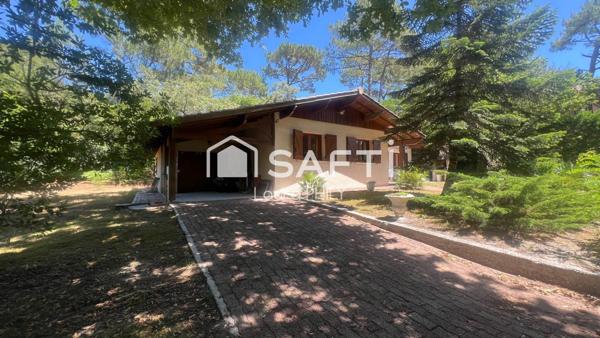Dans un environnement paisible, cette maison de plain-pied est idéalement située à quelques centaines de mètres du lac.