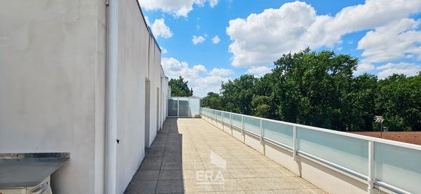 LE BOUSCAT HIPPODROME - Appartement en attique de 80m² avec terrasse de 100 m² - Résidence récente et sécurisée