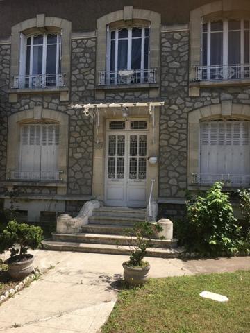 Maison bourgeoise avec jardin au centre ville