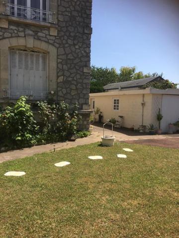 Maison bourgeoise avec jardin au centre ville