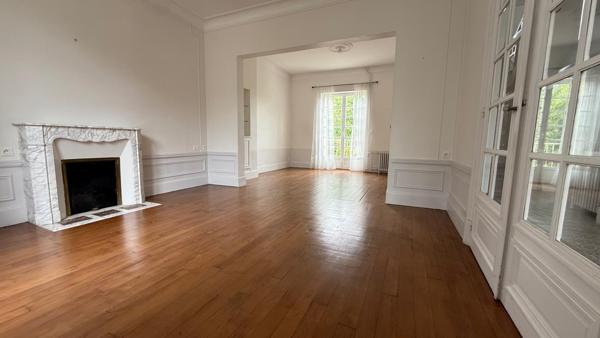 Maison bourgeoise avec jardin au centre ville