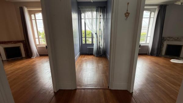 Maison bourgeoise avec jardin au centre ville