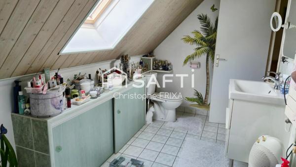 Maison individuelle avec garage dans lotissement calme, quartier des Bruyères, proche forêt.