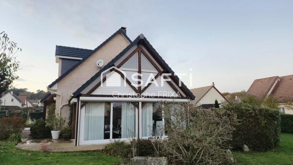 Maison individuelle avec garage dans lotissement calme, quartier des Bruyères, proche forêt.