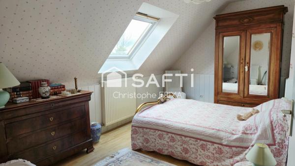 Maison individuelle avec garage dans lotissement calme, quartier des Bruyères, proche forêt.