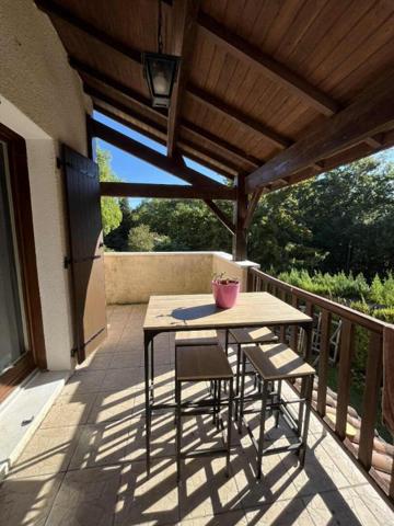 Maison Château L'Evêque 130 m2 avec garage et jardin