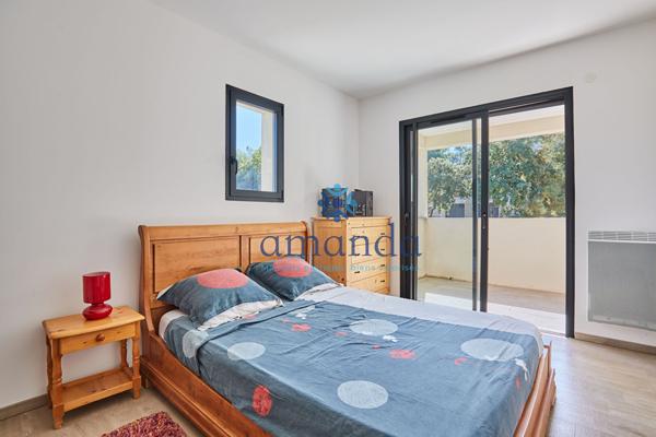 Lumineuse villa contemporaine de 227m2 avec piscine 10x4.5m, jardin 1500m2, double garage