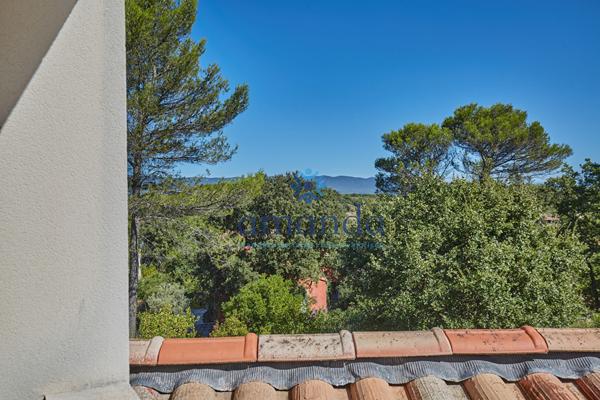 Lumineuse villa contemporaine de 227m2 avec piscine 10x4.5m, jardin 1500m2, double garage