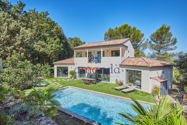 Lumineuse villa contemporaine de 227m2 avec piscine 10x4.5m, jardin 1500m2, double garage