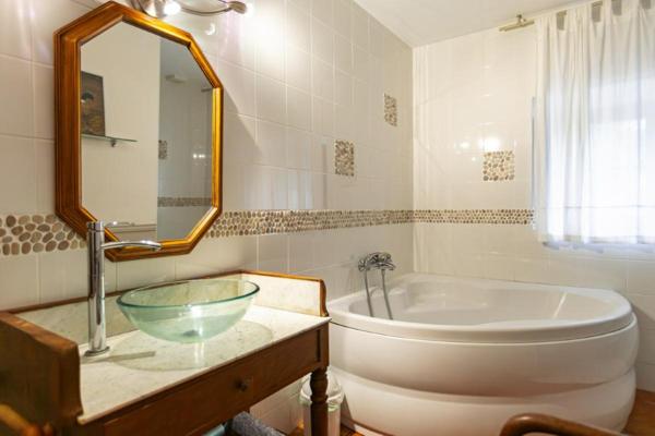 Manoir proche Penvenan  630 m2, 17 pièces, 12 chambres