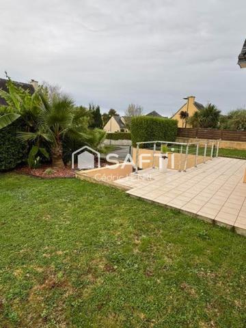 Construite en 2009, cette maison familiale sera vous charmer par ses volume généreux.