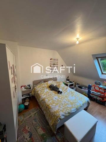 Construite en 2009, cette maison familiale sera vous charmer par ses volume généreux.