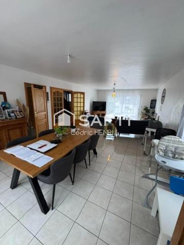 Construite en 2009, cette maison familiale sera vous charmer par ses volume généreux.