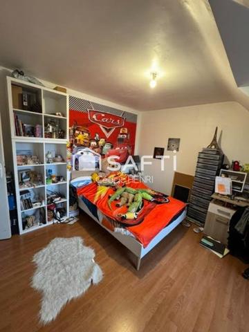 Construite en 2009, cette maison familiale sera vous charmer par ses volume généreux.