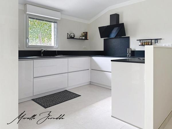 JONQUIERES SAINT VINCENT Villa  3 pièces107 m² avec véranda et parking