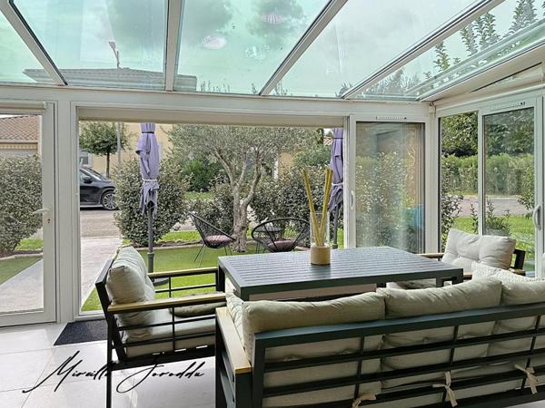 JONQUIERES SAINT VINCENT Villa  3 pièces107 m² avec véranda et parking