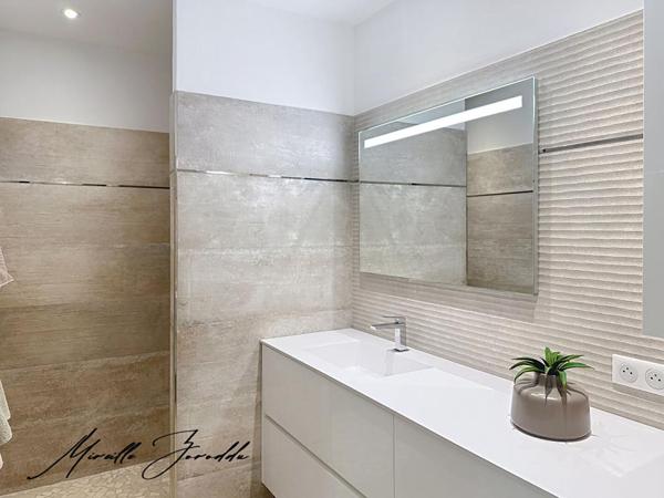 JONQUIERES SAINT VINCENT Villa  3 pièces107 m² avec véranda et parking