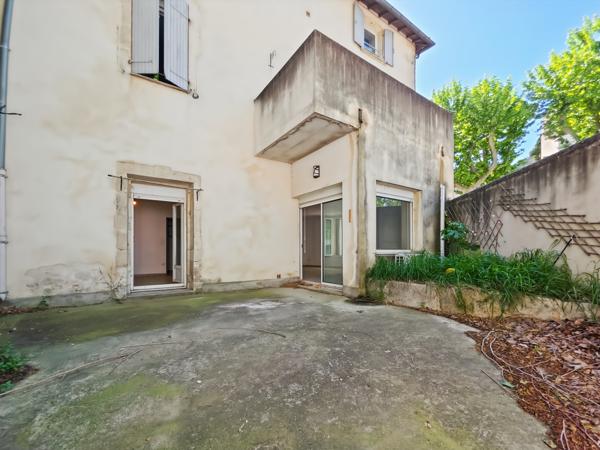 Tarascon (13150) Appartement en rez de chaussée avec cour et parking