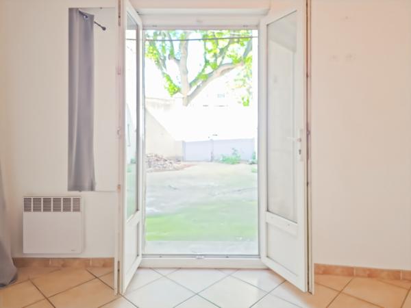 Tarascon (13150) Appartement en rez de chaussée avec cour et parking