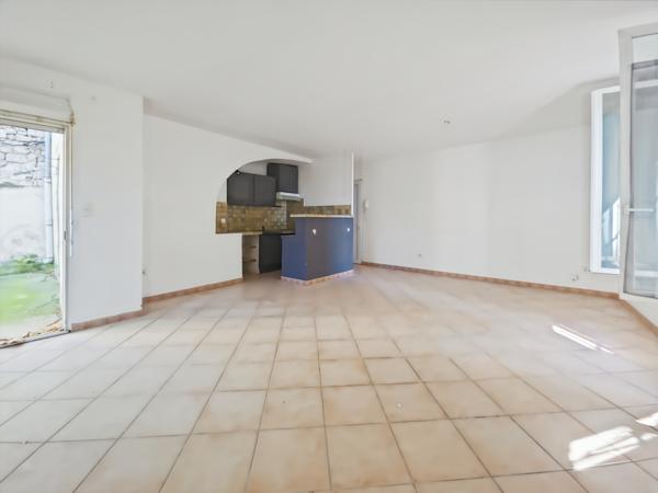 Tarascon (13150) Appartement en rez de chaussée avec cour et parking