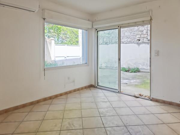 Tarascon (13150) Appartement en rez de chaussée avec cour et parking