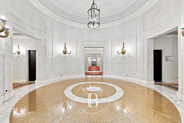 Paris 8ème, Appartement 1 Chambre -  91 m² à vendre
