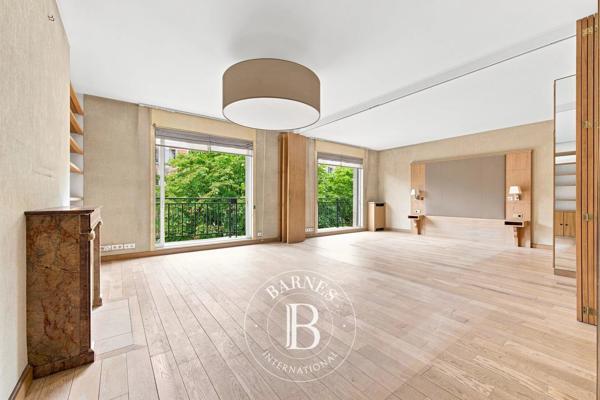 Paris 8ème, Appartement 1 Chambre -  91 m² à vendre