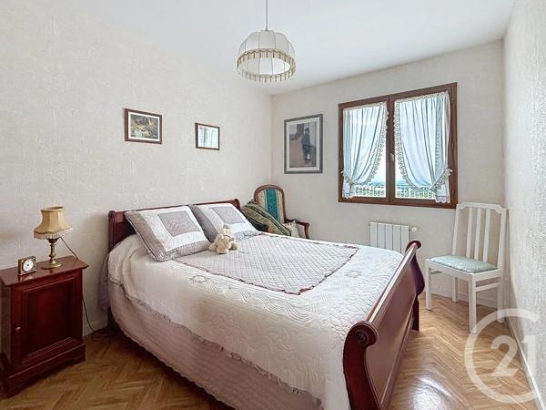 Maison à vendre  8 pièces - 160 m 2   CHATEL GUYON  - 63